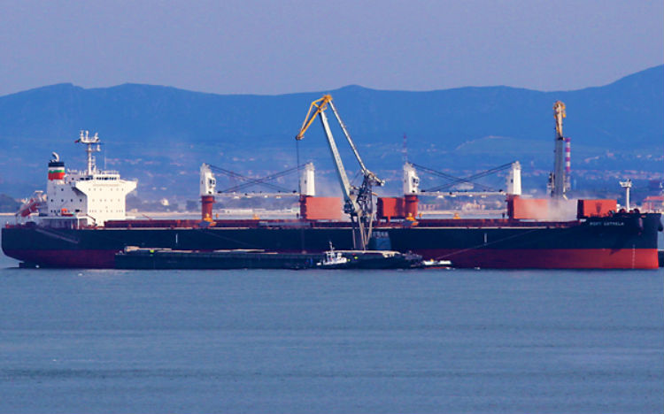 Advierten riesgos por transporte marítimo de bauxita