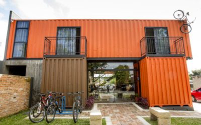 Espaços gastronômicos construídos em contêineres em Curitiba