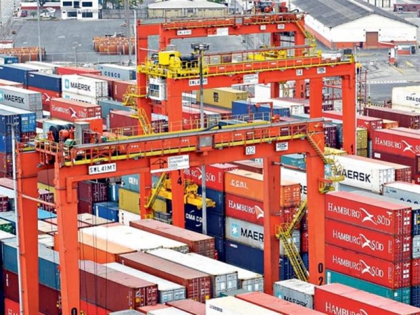 Cinco sectores exportadores reclaman por la tarifa por manejo de contenedores en Ecuador