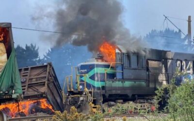 Dos locomotoras y cuatro carros de un tren de carga de Fepasa descarrilan por acción de terceros